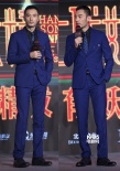 反差萌！李光洁背天使翅膀走秀 秒变性感维秘男神