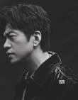 音樂(lè)詩(shī)人李健登時(shí)尚雜志封面 氣質(zhì)沉穩(wěn)眼神深邃