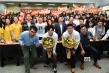 《兄弟，别闹！》昆明路演 高晓攀突破极限吃虫