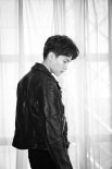 《英雄本色2018》马天宇写真 黑色皮衣man到炸裂