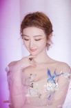 景甜粉色礼服下