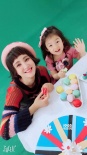 张歆艺与小泡芙鬼马合影曝光 大小泡芙合体拍MV