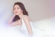 高圓圓深V白裙性感吸睛 長發(fā)飄逸秀酥胸氣質(zhì)迷人