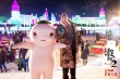 杨祐宁携《捉妖记2》走进冰雪大世界 秒变东北人