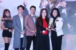 电影“宇宙有爱”香港首映 胜利唱歌喂饭引尖叫