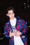 汪东城亮相男装秀会老友 同辰亦儒合体亲密热聊