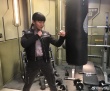化身健身教练！《环太平洋2》吉丽线上教学线下苦练！
