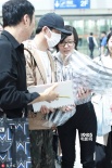 潘粵明瘦了女人緣都好了 現(xiàn)身機(jī)場(chǎng)獲清涼美女搭訕