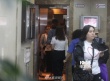 熊黛林出月子患“媽媽手” 外出就醫(yī)老公接送