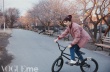 朝气满满！吴磊曝光最新写真 玩转街头青春无敌