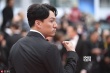 张震亮相《燃烧》戛首映礼红毯 这个评审有点萌