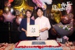 潘粵明為“老婆”馬麗慶生 揮毫潑墨：永遠十八歲