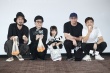 《小偷家族》北京首映 王傳君現(xiàn)場為主演剝橘皮