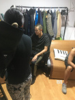 賣慘？紀(jì)凌塵分手后首現(xiàn)身 牽愛犬出街面容憔悴