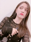 吳宣儀退團(tuán)風(fēng)波后首曬自拍 蕾絲搭熱褲性感依舊