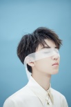 王俊凱19歲生日會回家 唯美海報(bào)白紗遮眼似畫中仙