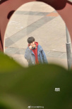 网友偶遇王俊凯晒无修生图 戴耳夹酷帅滑板少年