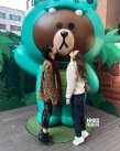 金秀贤与埃兹拉·米勒同游韩国 二人同框配一脸