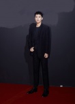 杨洋新发型亮相时尚盛典 清爽短发被赞