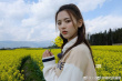 油菜花CP鎖了！王源為楊超越拍照 共賞美景心情佳