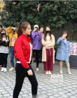 迪麗熱巴《極限挑戰(zhàn)》錄制曝路透 紅衣白衫氣質(zhì)好