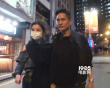 阿Sa與男友再放閃！ 深夜十指緊扣散步回愛巢