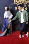 “反贪4”红毯周秀娜乞丐装走秀 林峯引粉丝尖叫