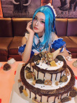 林允女仆裝引熱議 生日趴與周潔瓊大玩cosplay