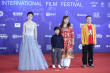 《忠愛無言2》劇組出席紅毯 金巧巧抹胸長裙搶眼
