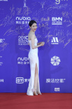 佟麗婭北京電影節(jié)大秀傲人上圍 抹胸裙露白皙長腿
