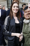 跌下神壇！37歲安妮·海瑟薇出街滿臉皺紋盡顯老態(tài)