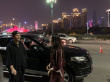 网友偶遇向佐探班郭碧婷 片场同框深情对望笑开怀