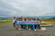 感情真好！SHE三家人集體游北海道還拉橫幅合影