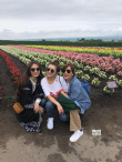 感情真好！SHE三家人集體游北海道還拉橫幅合影