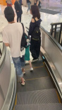 重归于好？洪欣张丹峰牵女儿逛街 风波后频被偶遇