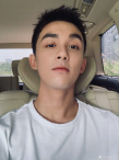 吴磊新剧《穿越火线》开机！ 短发造型帅气清爽