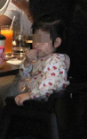 林心如霍建华一家首同框 父亲节聚餐女儿全程乖巧