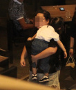 林心如霍建华一家首同框 父亲节聚餐女儿全程乖巧