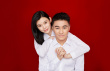 領(lǐng)證！ 何猷君奚夢(mèng)瑤曬結(jié)婚證件照 明年辦婚禮