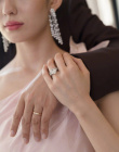 郎朗妻子4克拉婚戒曝光 印有二人名字缩写超浪漫