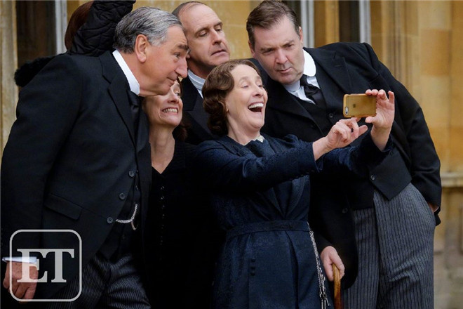 电影版《唐顿庄园》曝新幕后照 优雅古典英伦范