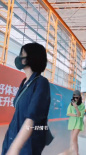 王菲休闲装与李嫣现身机场 网瘾少女大玩下衣失踪