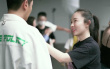 霍思燕驚喜探班杜江 整理衣服深情對(duì)視互動(dòng)超甜蜜