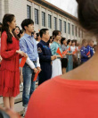关晓彤易烊千玺杨紫同框 “排排站”路透十足养眼