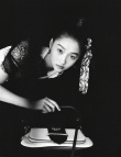 關(guān)曉彤曝光寫真照 古風(fēng)高馬尾鬼馬靈動(dòng)表現(xiàn)力十足