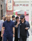 新戲？56歲李連杰現(xiàn)身電影小鎮(zhèn) 留長發(fā)小肚腩搶鏡