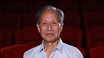 2000年在电影《生死抉择》中饰演"李高诚",获第7届中国电.