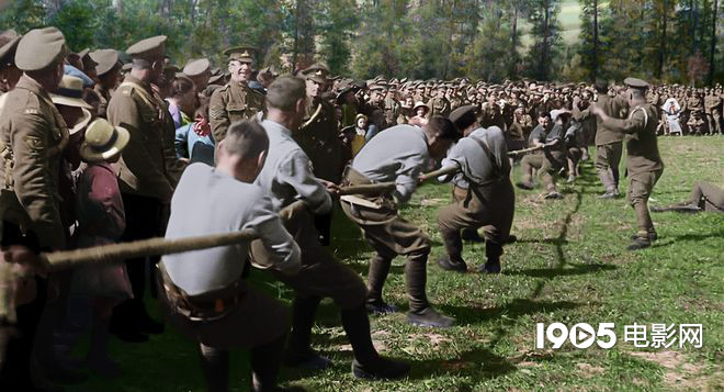 再现一战！《他们已不再变老》曝苦中作乐版片段