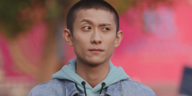 《足迹》幕后曝光 张一山在母校大门口录节目戏剧性一幕