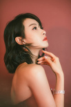 宋茜黑色燕尾裙亮相時(shí)尚活動 明艷動人魅力十足